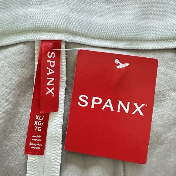 Spanx On the Go‎ 6" White Shorts Silver Lining Technology Size XL 20375R NWT - Picture 4 of 7